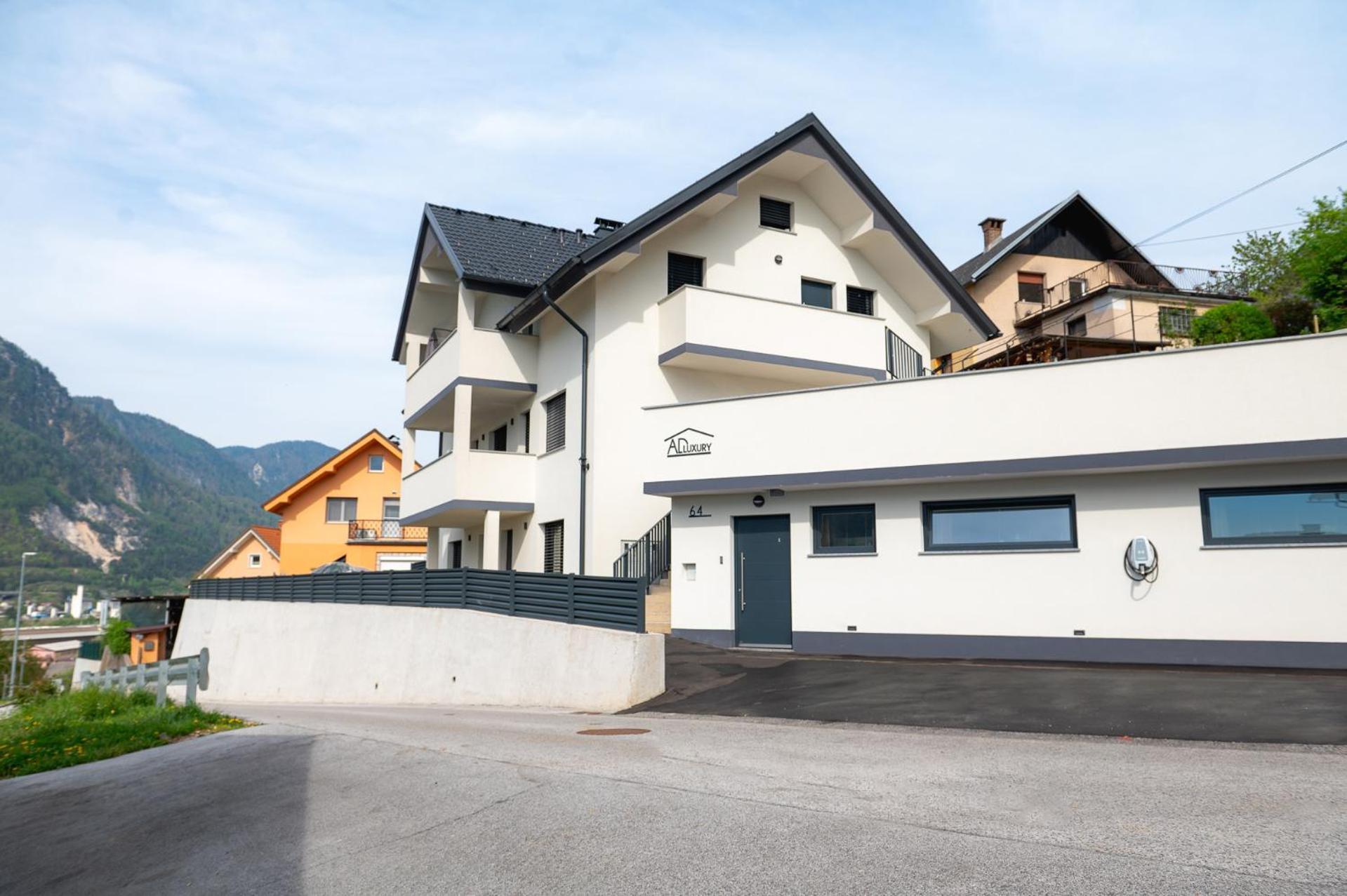 Apartments Luxury Ad Jesenice Ngoại thất bức ảnh